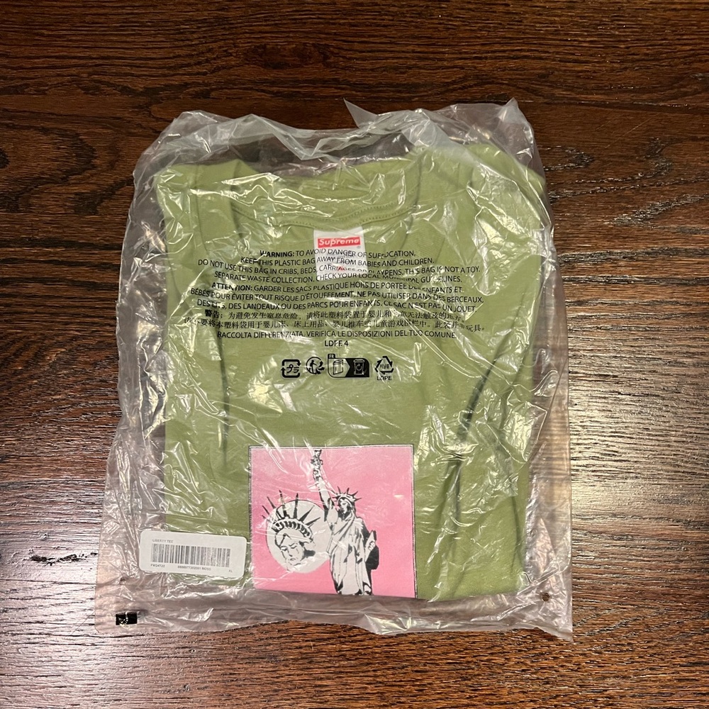 Supreme T-shirt